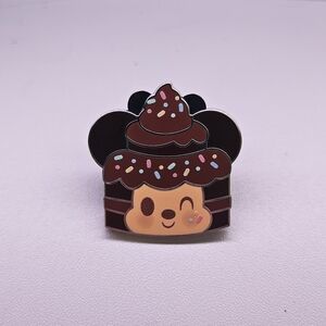 Diney Munchlings, Mockey Mouse, Chocolate Cake Pin